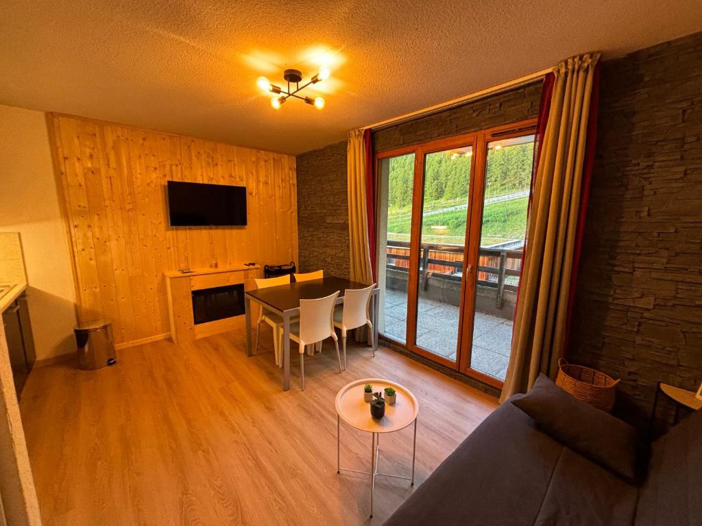 Studio 4 pers. Les Orres 1800 appartement pied des pistes 2