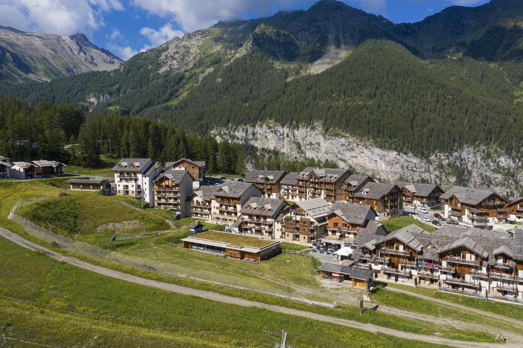 Studio 4 pers. Les Orres 1800 appartement pied des pistes 9