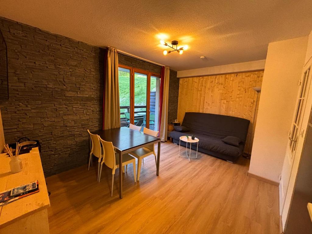 Studio 4 pers. Les Orres 1800 appartement pied des pistes