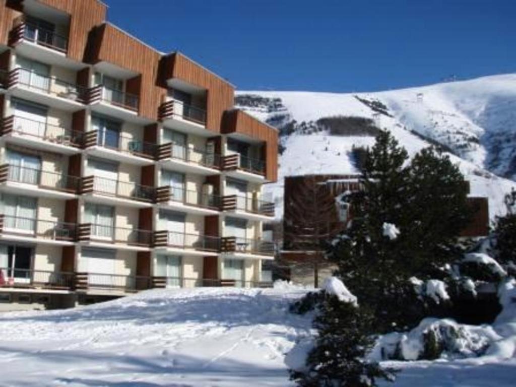 Studio COTE BRUNE 2 ALPES hotel pied des pistes