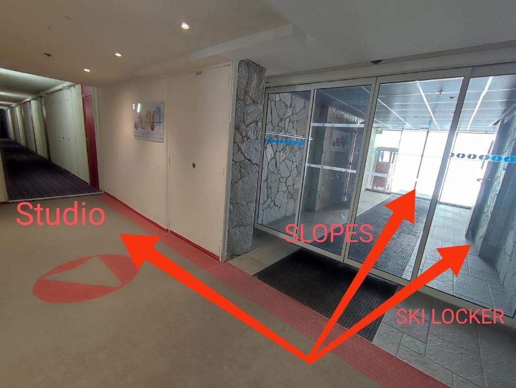 Studio Cosy 2100m pied des pistes Direct to SKI slopes SKI in SKI out LA PLAGNE AIME 2000 appartement pied des pistes 14