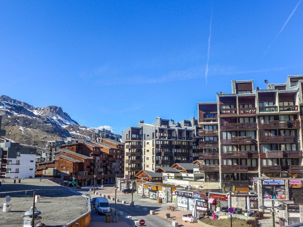 Studio Le Curling B Val Claret 36 by Interhome appartement pied des pistes 14