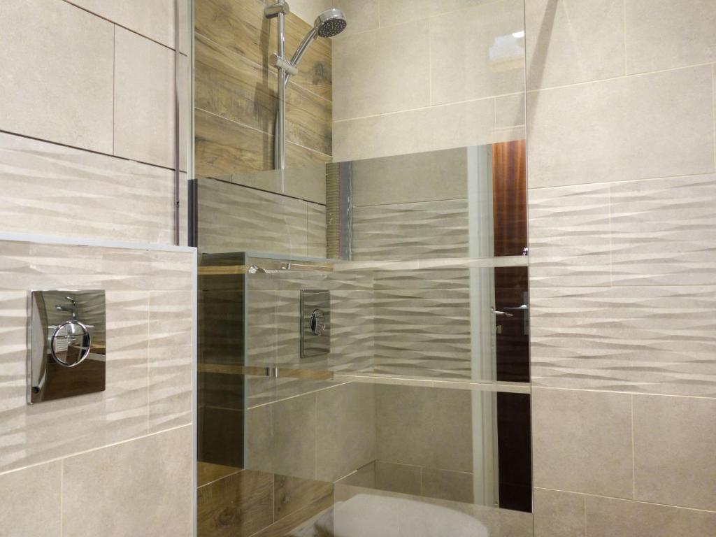 Studio Le Curling B Val Claret 36 by Interhome appartement pied des pistes 4