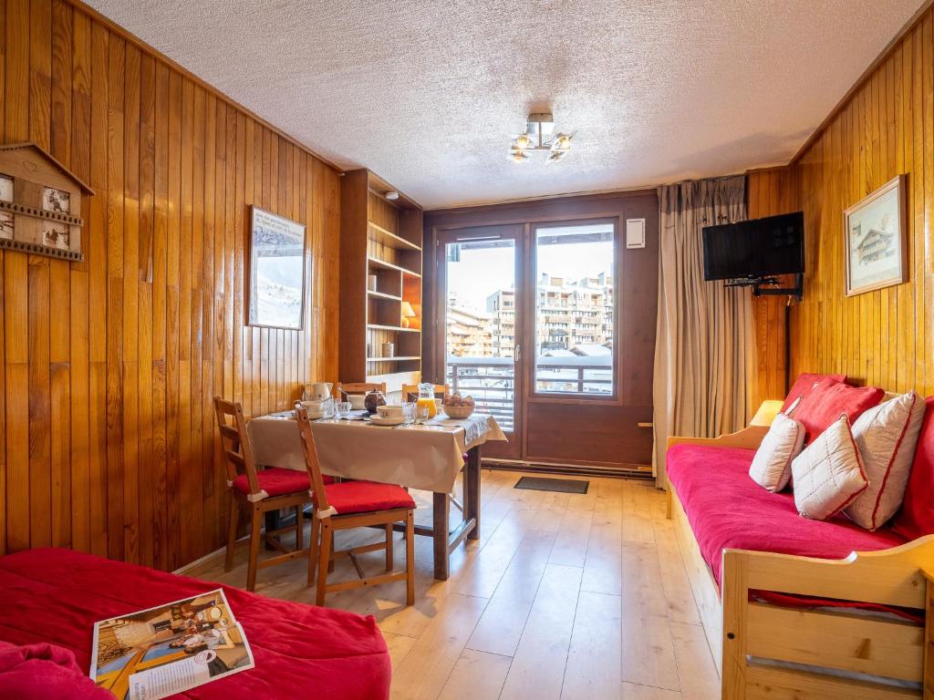 Studio Le Curling B Val Claret 36 by Interhome appartement pied des pistes