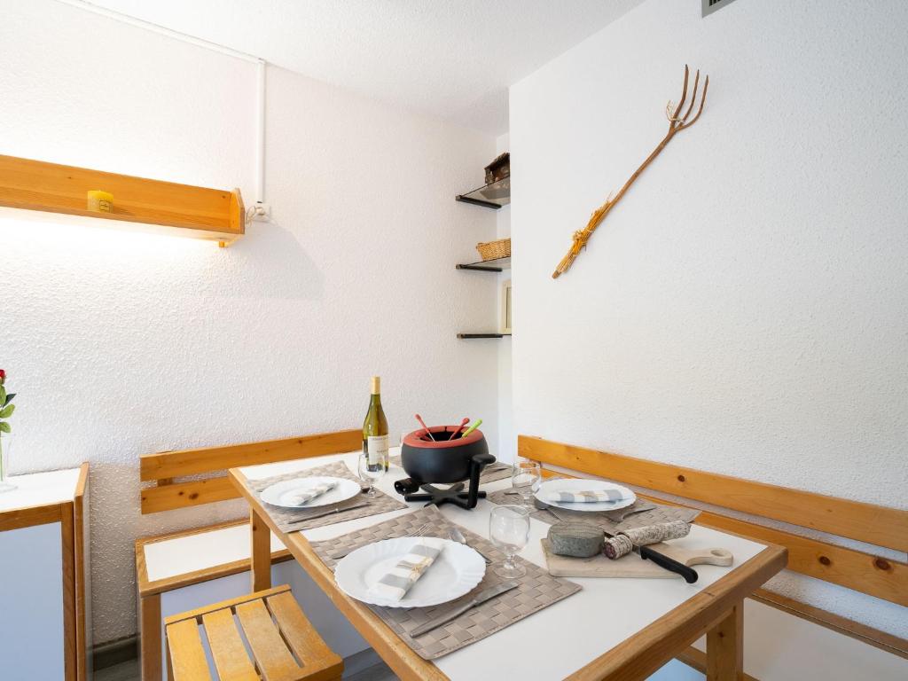 Studio Lunik Orion 28 by Interhome appartement pied des pistes 2