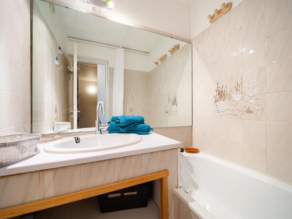 Studio Lunik Orion 32 by Interhome appartement pied des pistes 10