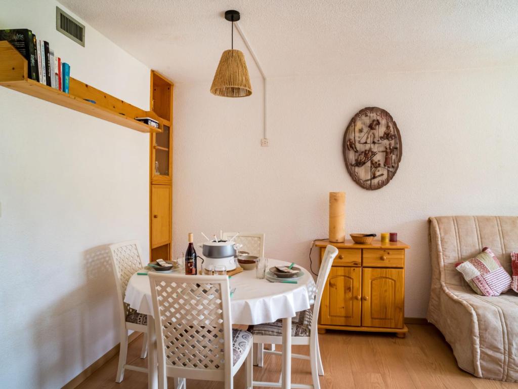 Studio Lunik Orion 32 by Interhome appartement pied des pistes 8