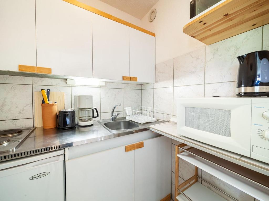 Studio Lunik Orion 32 by Interhome appartement pied des pistes 9
