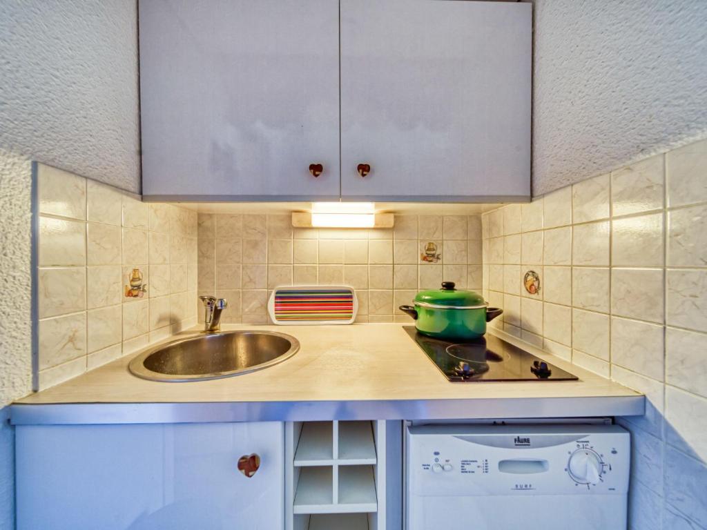 Studio Lunik Orion 49 by Interhome appartement pied des pistes 17