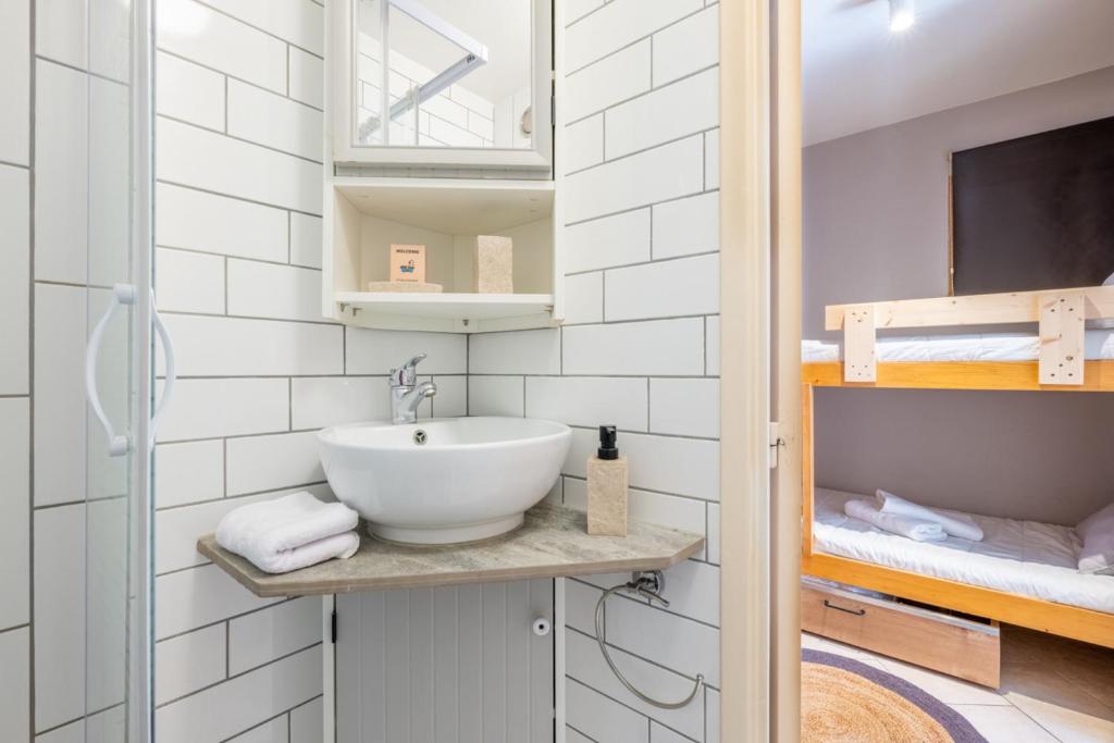 Studio Near Lac Des Chavants Superb View hotel pied des pistes 8