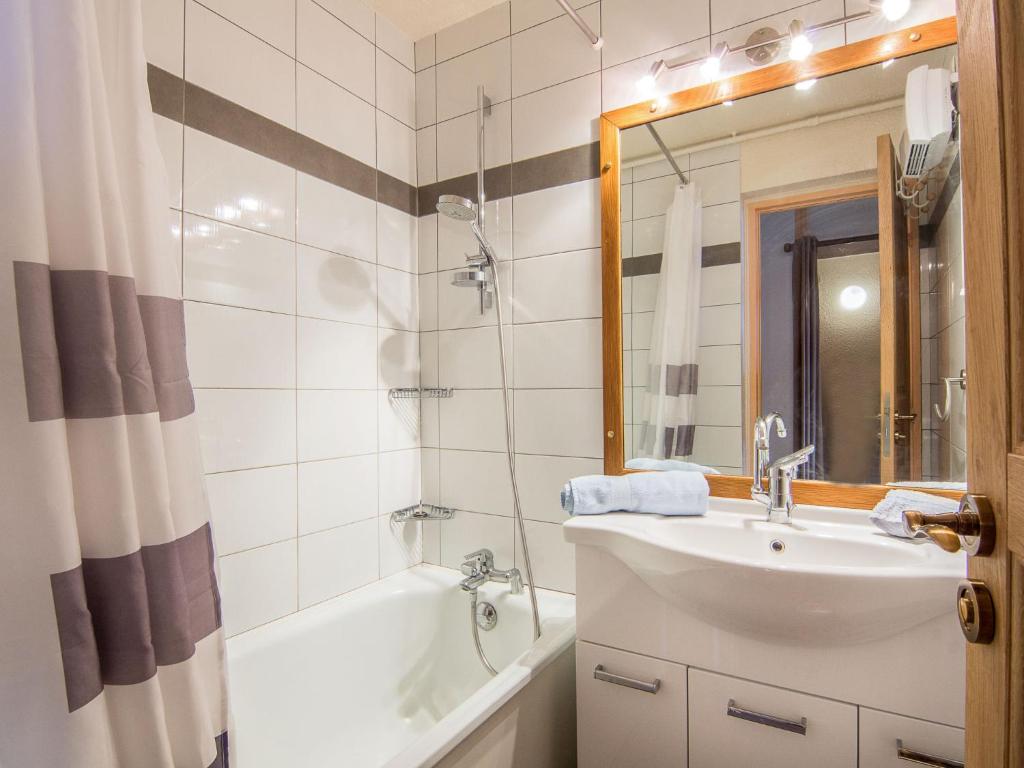 Studio Pegase Phenix 44 by Interhome appartement pied des pistes 10