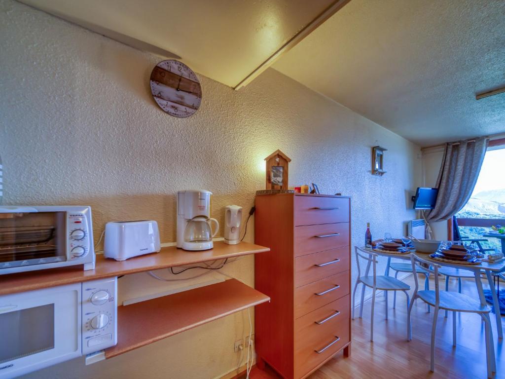 Studio Pegase Phenix 73 by Interhome appartement pied des pistes 17