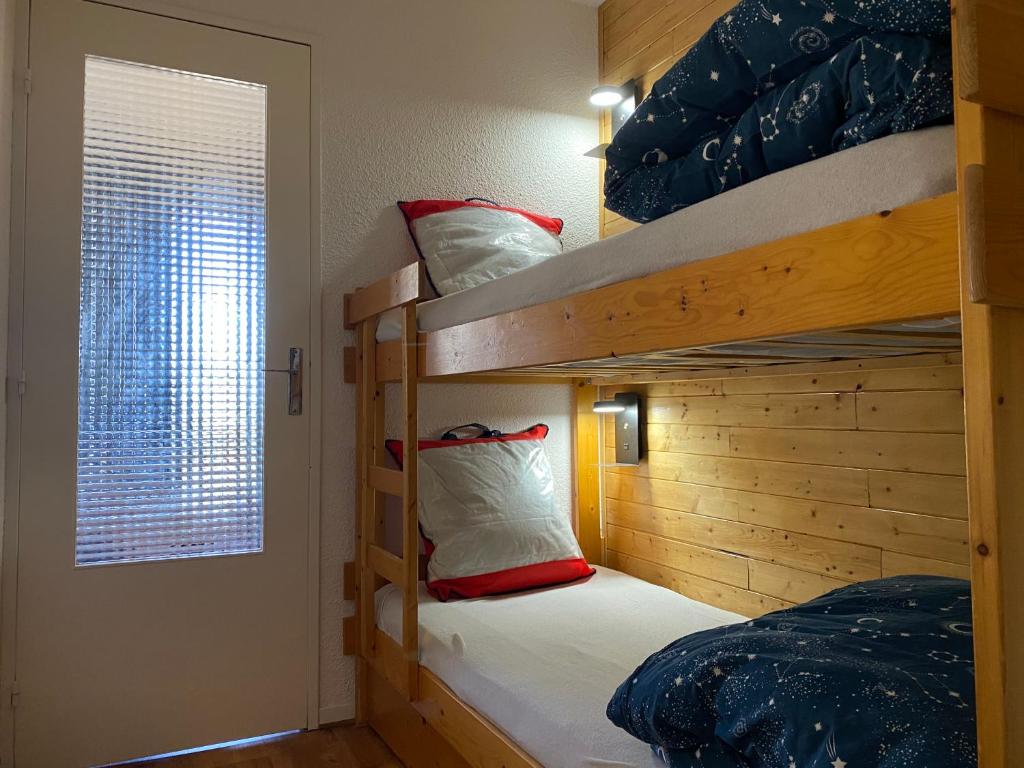 Studio Puy Saint Vincent 1600 aux pieds des pistes appartement pied des pistes 1
