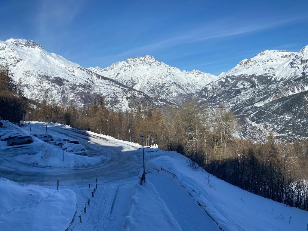 Studio Puy Saint Vincent 1600 aux pieds des pistes appartement pied des pistes 12
