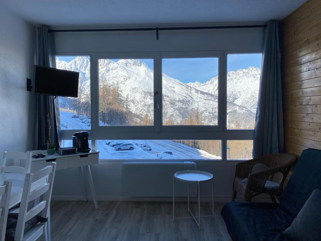 Studio Puy Saint Vincent 1600 aux pieds des pistes appartement pied des pistes 13