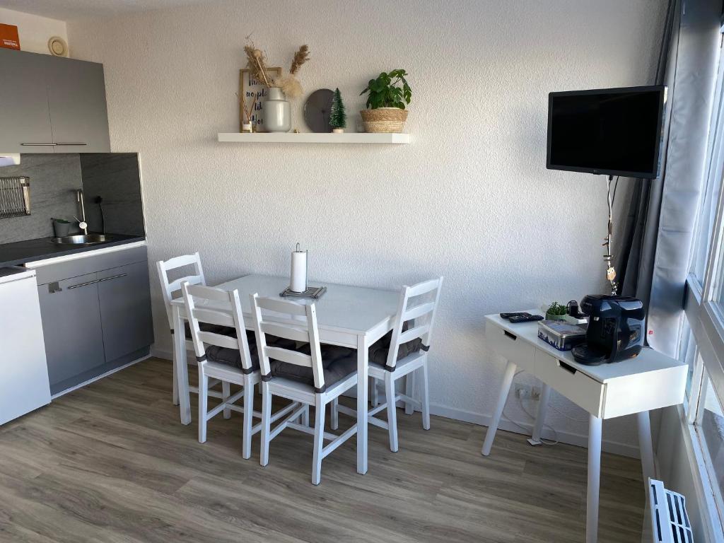 Studio Puy Saint Vincent 1600 aux pieds des pistes appartement pied des pistes 17