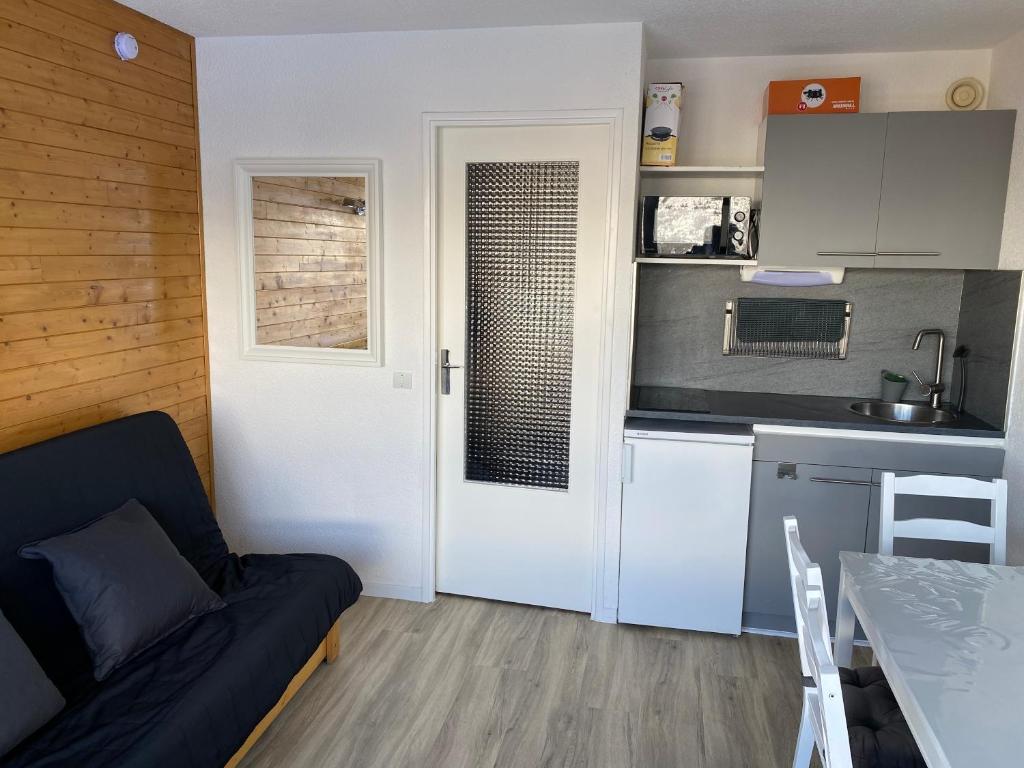Studio Puy Saint Vincent 1600 aux pieds des pistes appartement pied des pistes 7