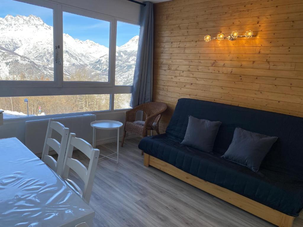 Studio Puy Saint Vincent 1600 aux pieds des pistes appartement pied des pistes
