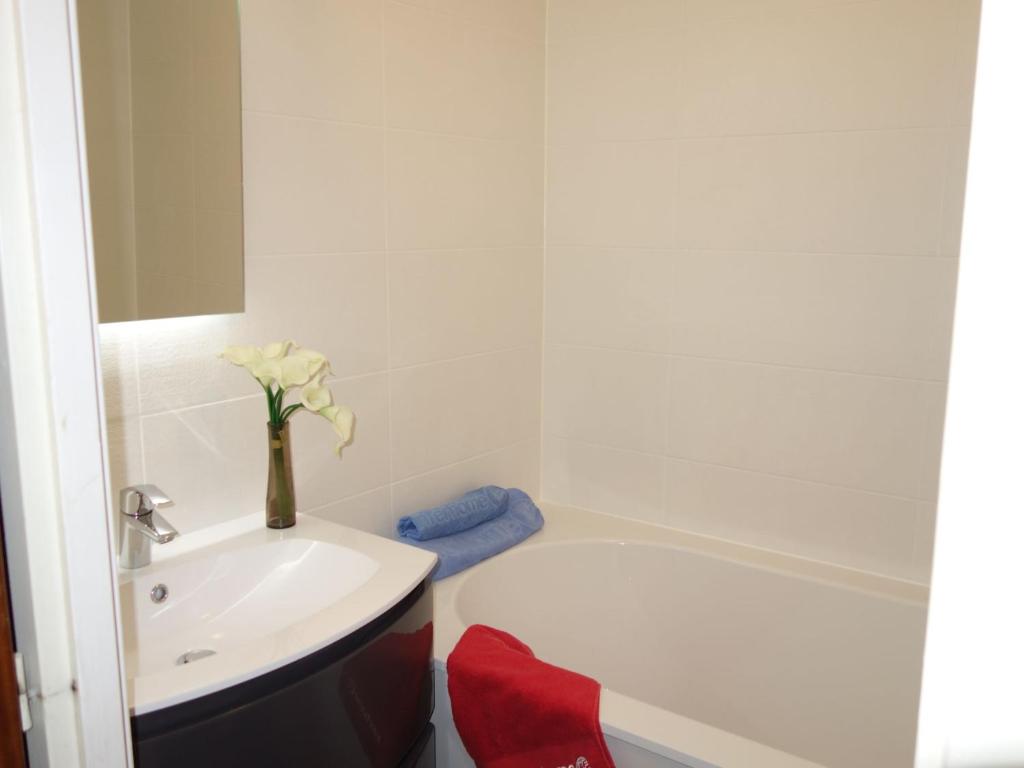 Studio Serac V7 by Interhome appartement pied des pistes 17