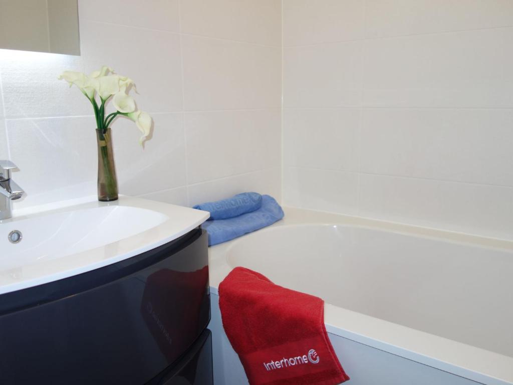 Studio Serac V7 by Interhome appartement pied des pistes 18