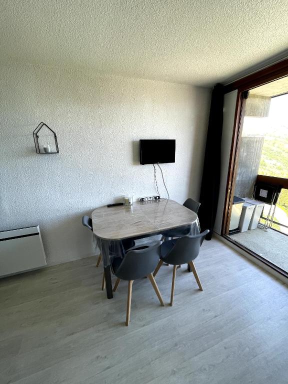 Studio au pied des pistes avec balcon 46 pers appartement pied des pistes 4