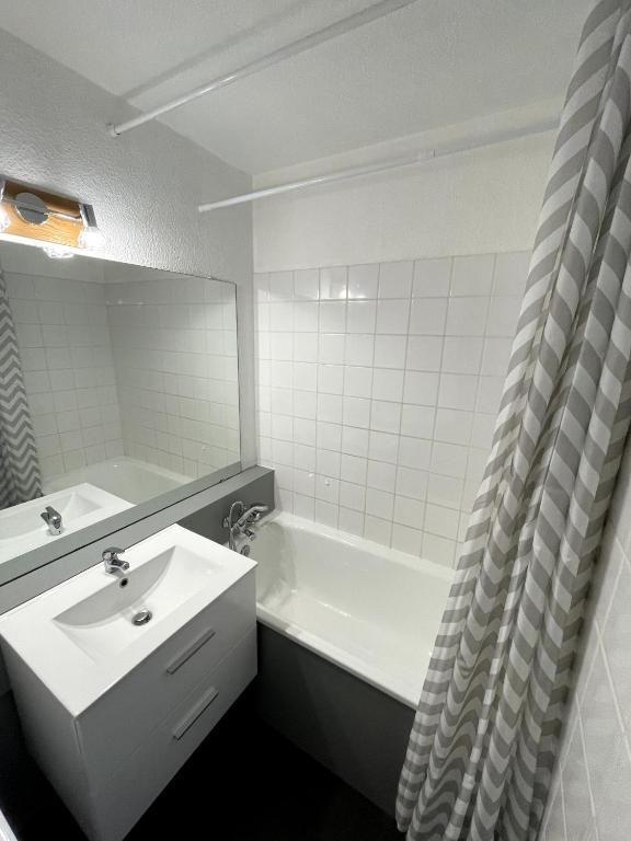 Studio au pied des pistes avec balcon 46 pers appartement pied des pistes 7