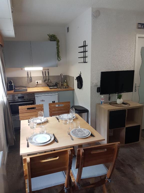 Studio avec linge de maison fourni et tout equipe aux pieds des pistes appartement pied des pistes 6