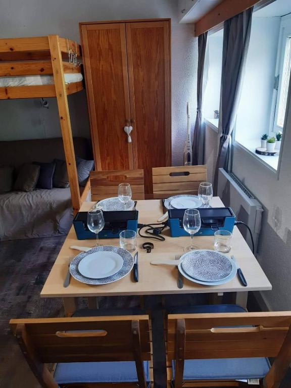 Studio avec linge de maison fourni et tout equipe aux pieds des pistes appartement pied des pistes 8