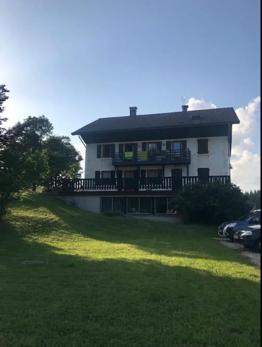 Studio chaleureux au depart des sentiers et pistes de ski appartement pied des pistes 16
