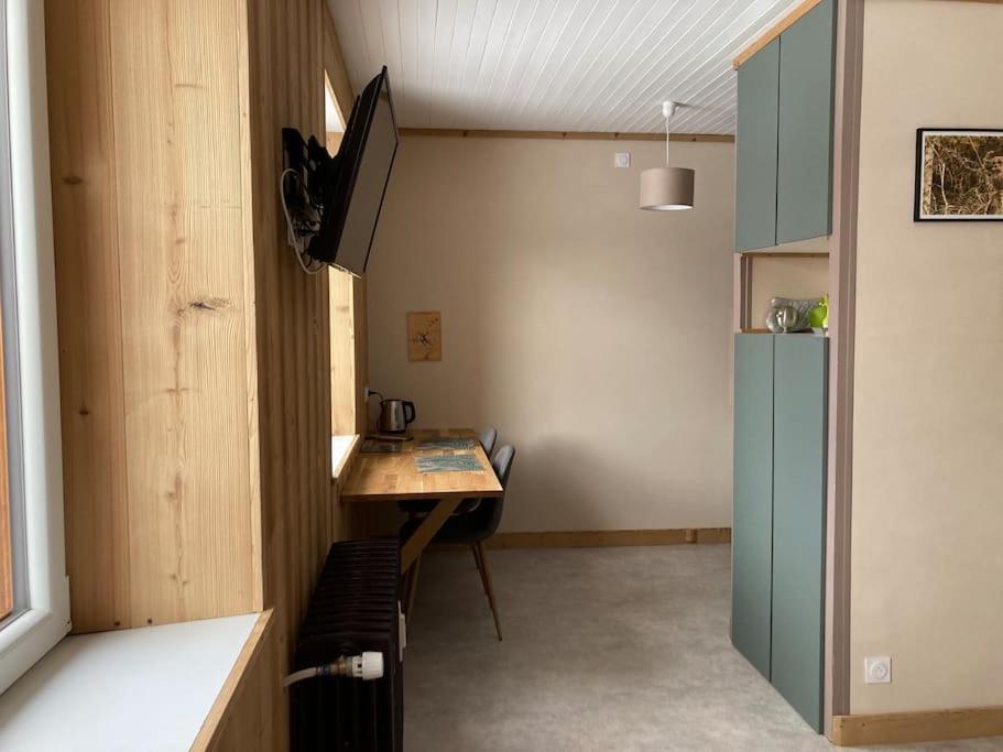 Studio chaleureux au depart des sentiers et pistes de ski appartement pied des pistes 2
