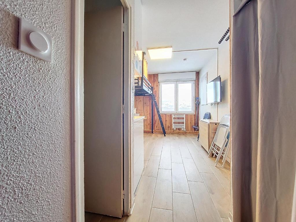 Studio chaleureux renove au pied des pistes appartement pied des pistes 9