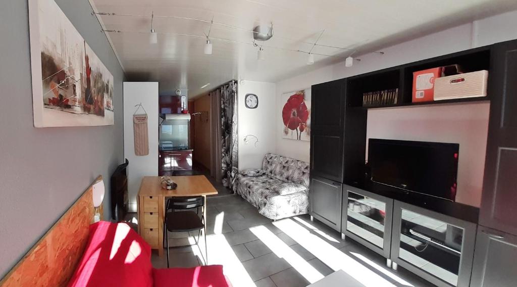 Studio pied de pistes avec place de parking prive exterieure LA MONGIE TOURMALET appartement pied des pistes 17