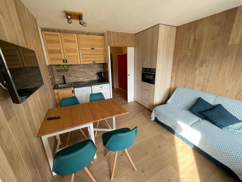 Studio renove 2 adultes 2 enfants Tignes Lavachet Vue Montagne plein sud appartement pied des pistes 3