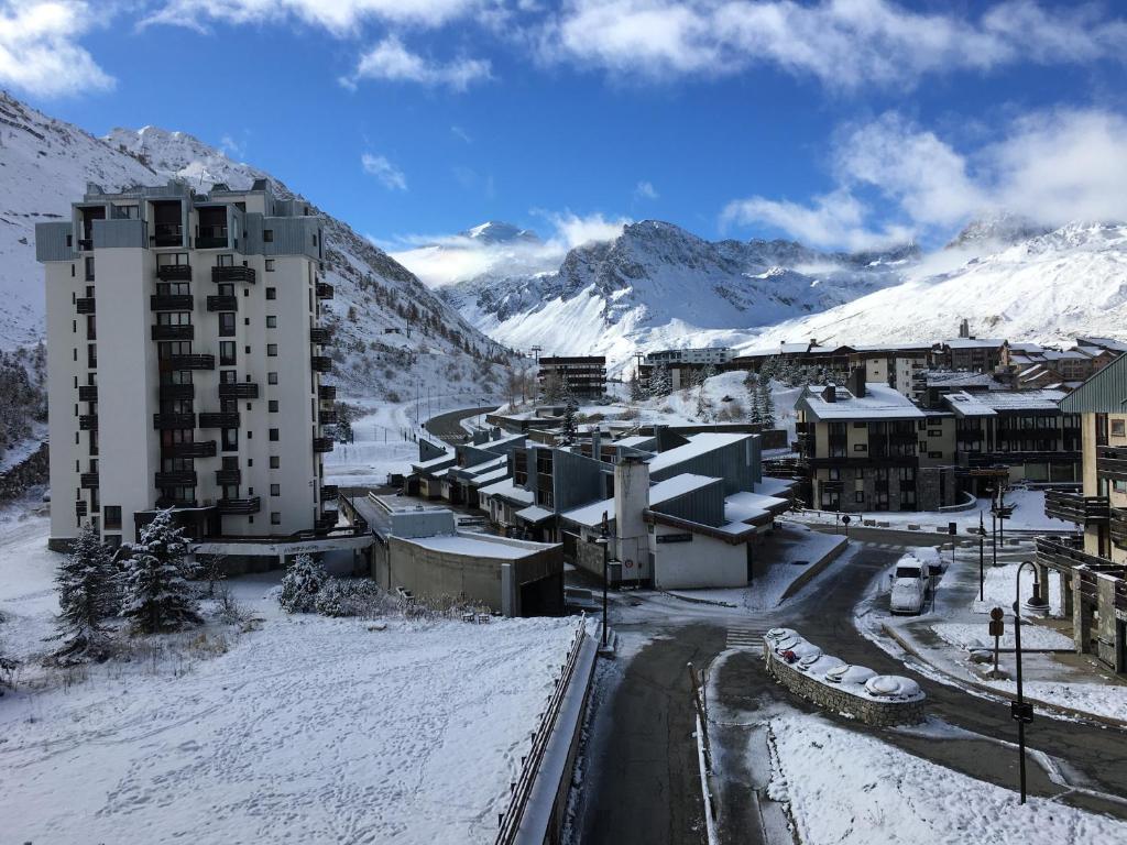 Studio renove 2 adultes 2 enfants Tignes Lavachet Vue Montagne plein sud appartement pied des pistes 5