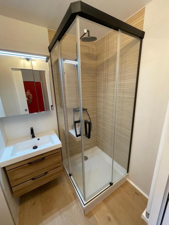 Studio renove 2 adultes 2 enfants Tignes Lavachet Vue Montagne plein sud appartement pied des pistes 7