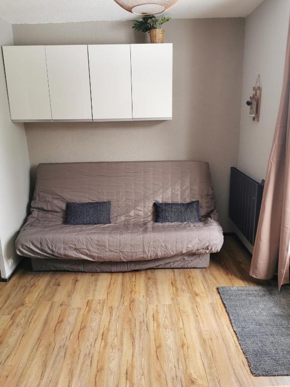 Studio renove Chamrousse au pied des pistes. appartement pied des pistes 12