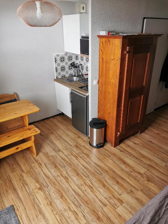 Studio renove Chamrousse au pied des pistes. appartement pied des pistes 3