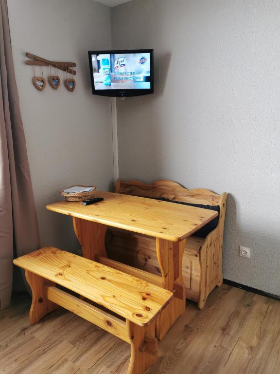 Studio renove Chamrousse au pied des pistes. appartement pied des pistes 4