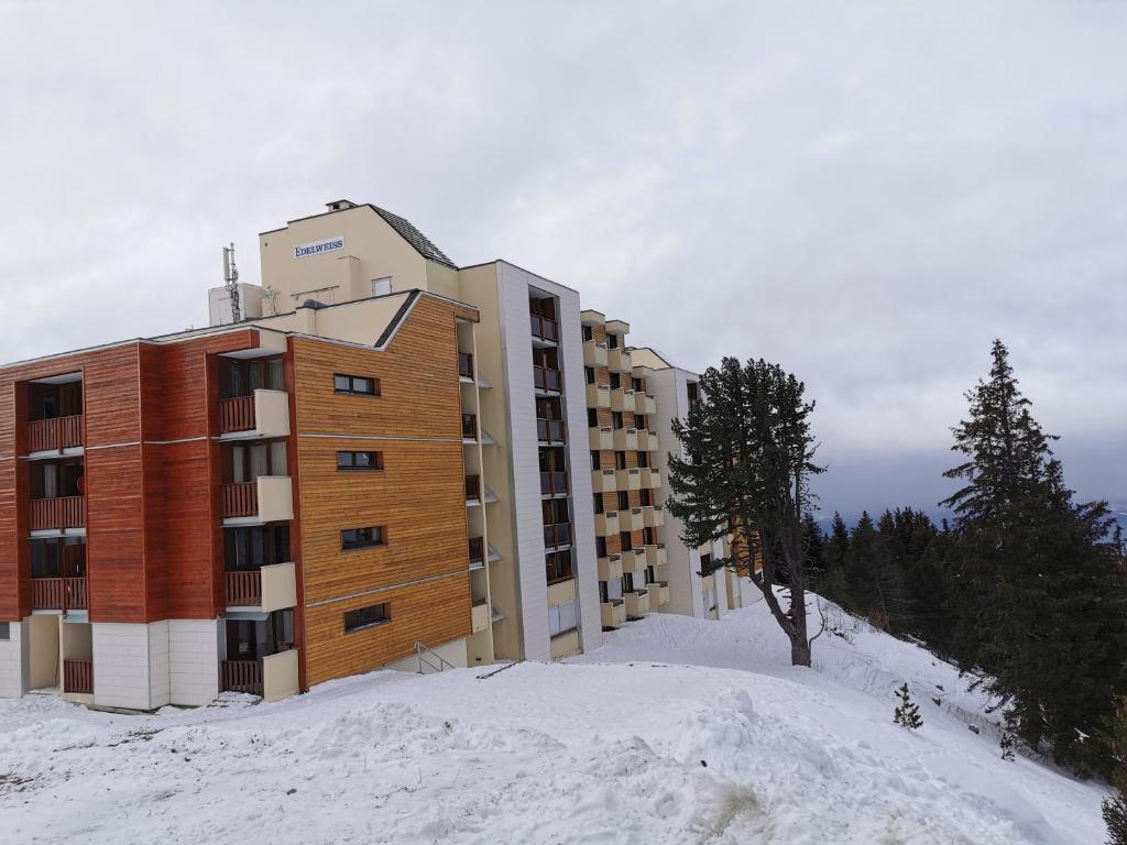 Studio renove Chamrousse au pied des pistes. appartement pied des pistes 5
