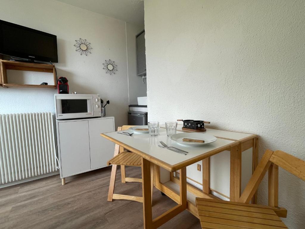 Studio renove avec acces direct aux pistes et la Croisette au coeur des Menuires appartement pied des pistes 1