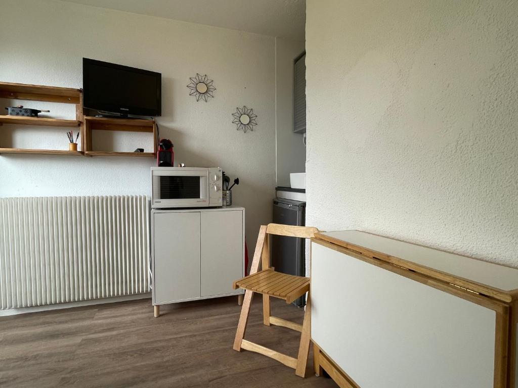 Studio renove avec acces direct aux pistes et la Croisette au coeur des Menuires appartement pied des pistes 10