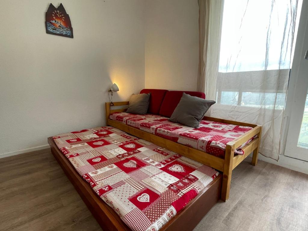 Studio renove avec acces direct aux pistes et la Croisette au coeur des Menuires appartement pied des pistes 14