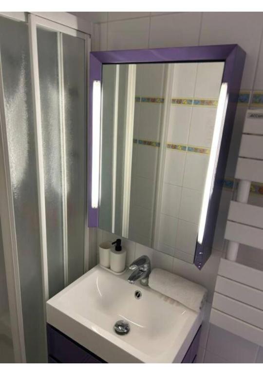 Studio renove avec acces direct aux pistes et la Croisette au coeur des Menuires appartement pied des pistes 17