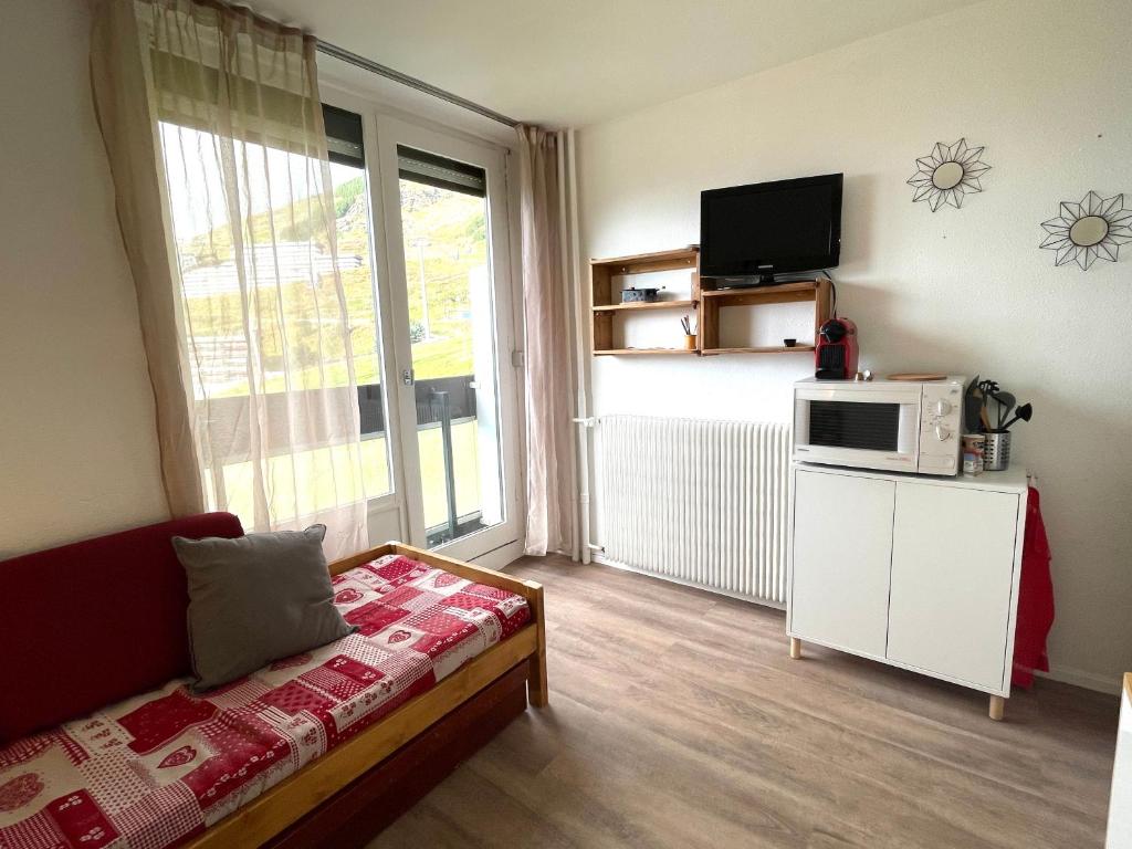 Studio renove avec acces direct aux pistes et la Croisette au coeur des Menuires appartement pied des pistes 2