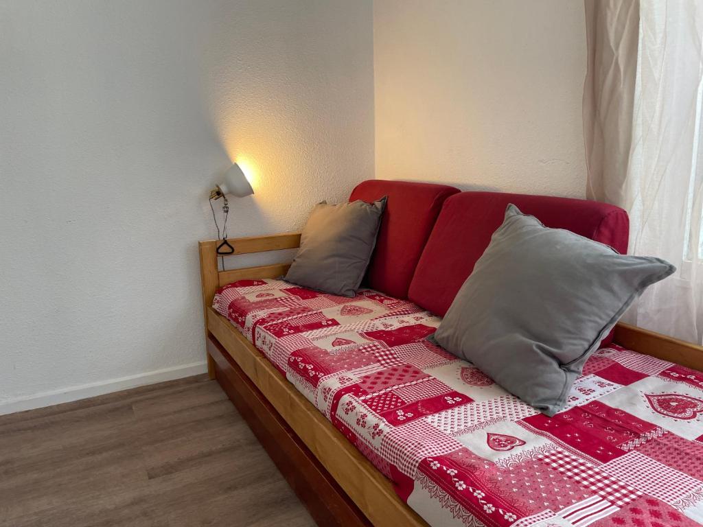 Studio renove avec acces direct aux pistes et la Croisette au coeur des Menuires appartement pied des pistes 3