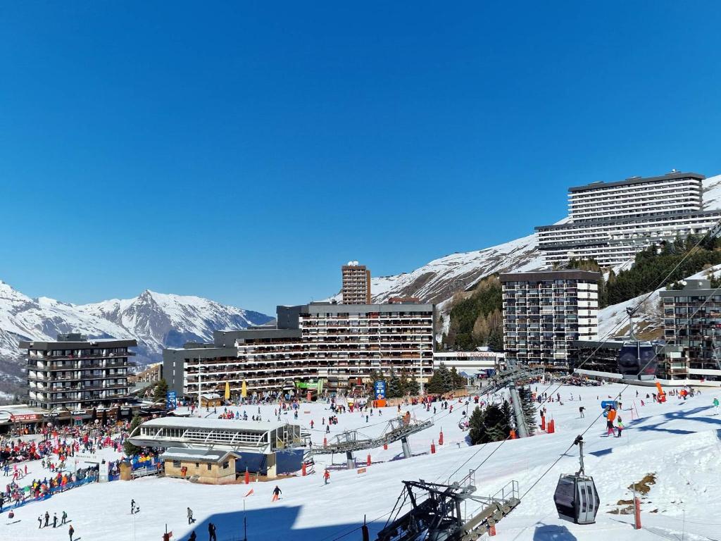 Studio renove avec acces direct aux pistes et la Croisette au coeur des Menuires appartement pied des pistes 4