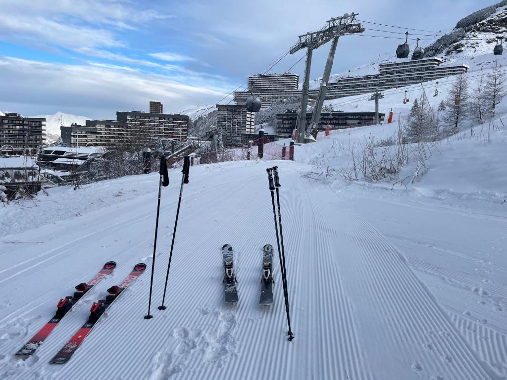 Studio renove avec acces direct aux pistes et la Croisette au coeur des Menuires appartement pied des pistes 5