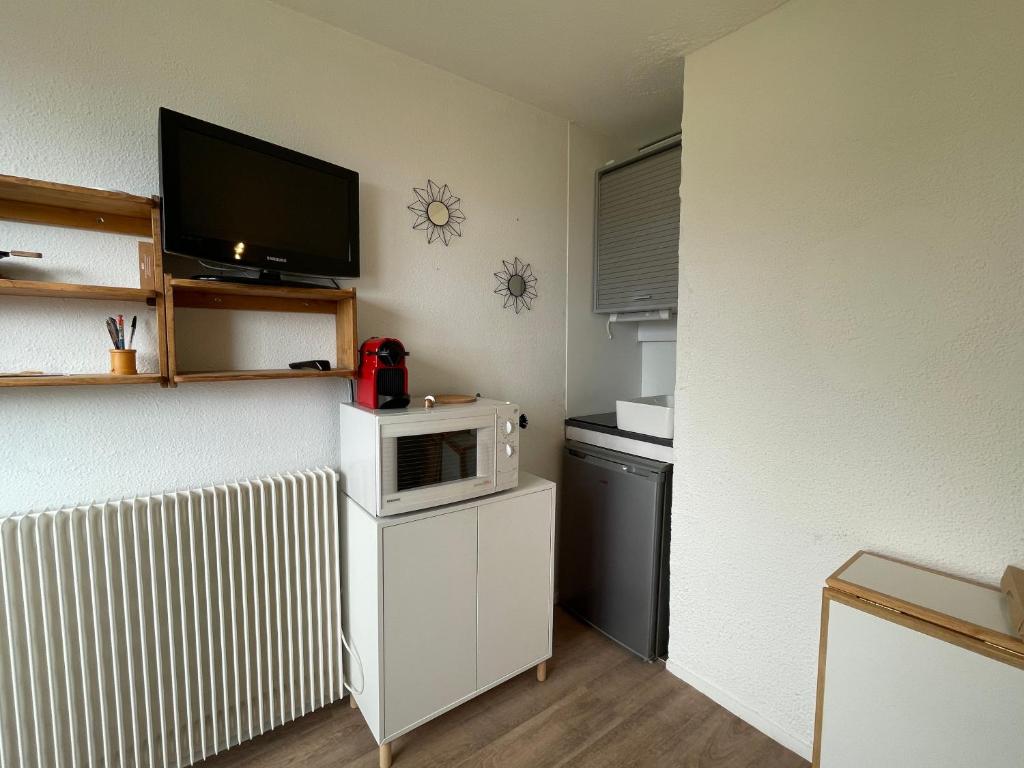 Studio renove avec acces direct aux pistes et la Croisette au coeur des Menuires appartement pied des pistes 7