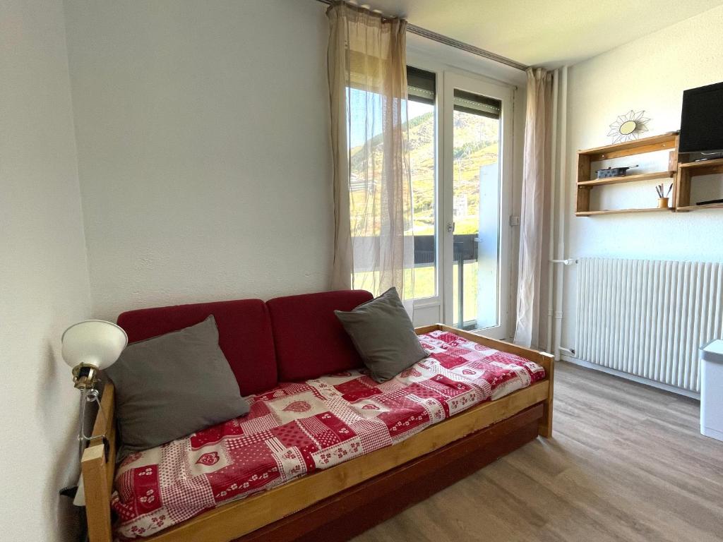 Studio renove avec acces direct aux pistes et la Croisette au coeur des Menuires appartement pied des pistes