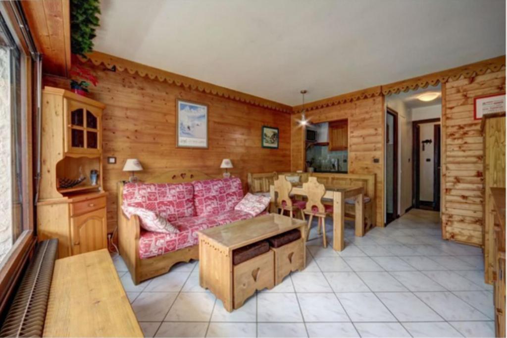 Studio with balcony in the center of the village appartement pied des pistes 1